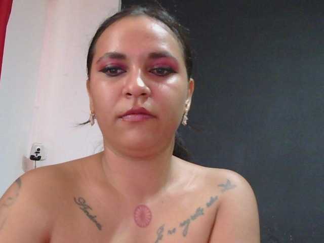 HotVenesse live cam on BongaCams
