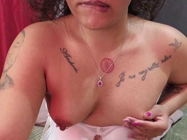 HotVenesse live cam on BongaCams