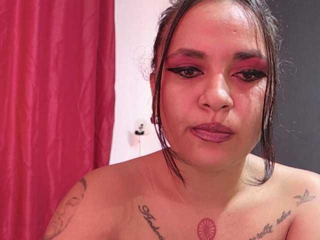 HotVenesse live cam on BongaCams