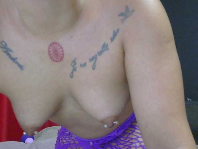 HotVenesse live cam on BongaCams