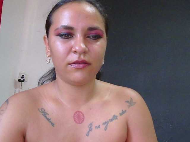 HotVenesse live cam on BongaCams