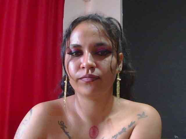 HotVenesse Live Webcam on BongaCams