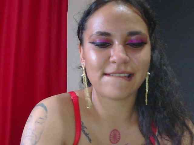 HotVenesse Live Webcam on BongaCams