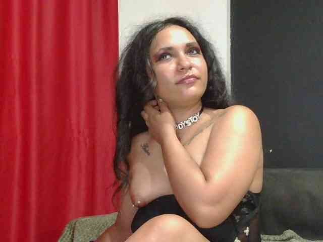 HotVenesse webcam