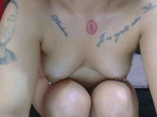 HotVenesse webcam