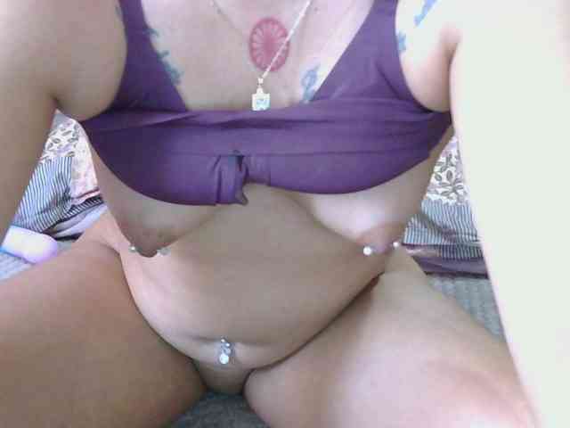 HotVenesse webcam