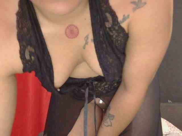 HotVenesse webcam