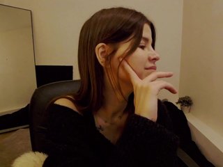 AryaJoliee