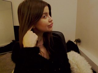 AryaJoliee