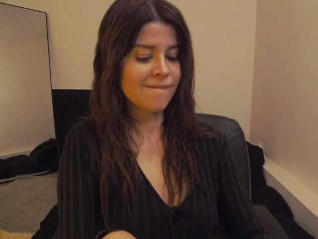 AryaJoliee