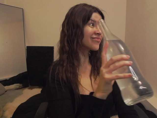 AryaJoliee