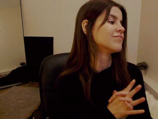 AryaJoliee