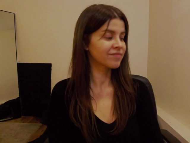 AryaJoliee