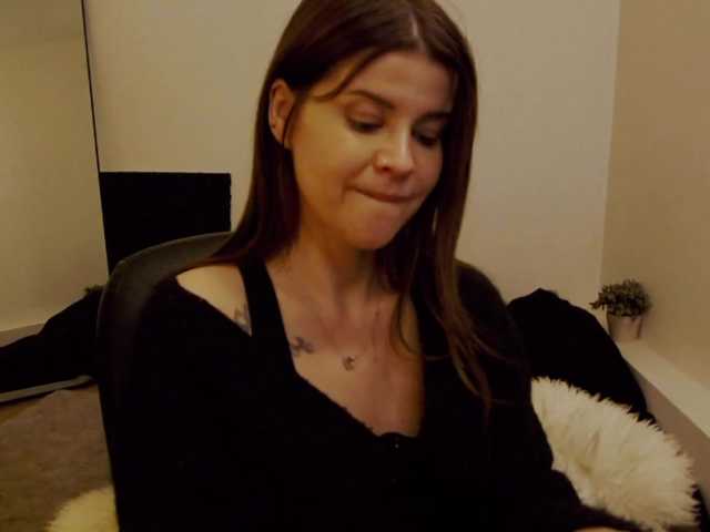 AryaJoliee