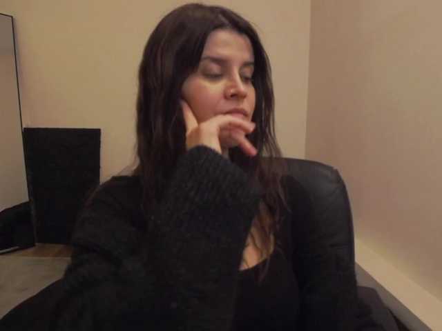 AryaJoliee