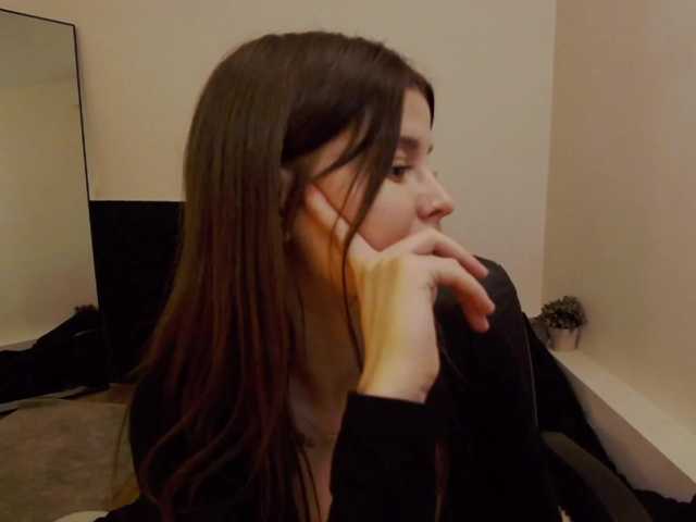 AryaJoliee