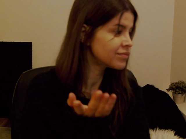 AryaJoliee