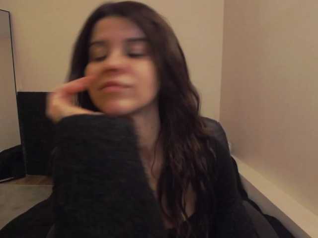 AryaJoliee
