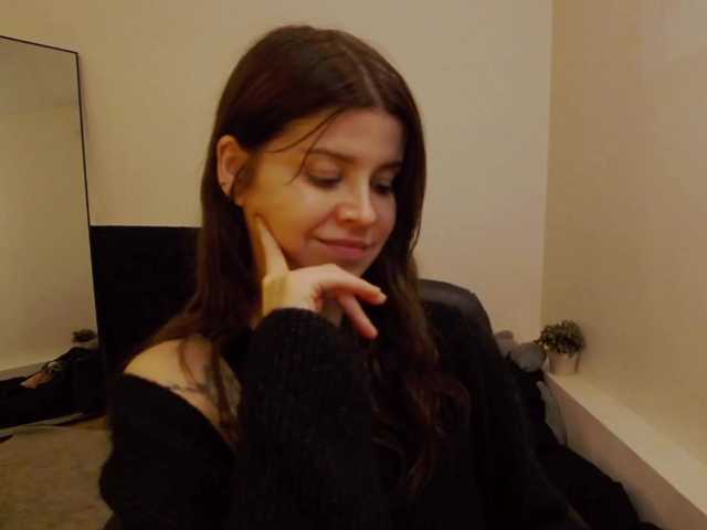 AryaJoliee