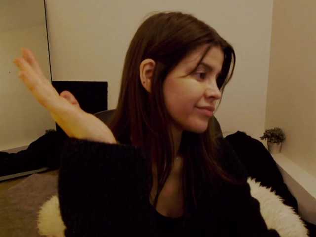 AryaJoliee