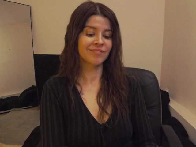 AryaJoliee