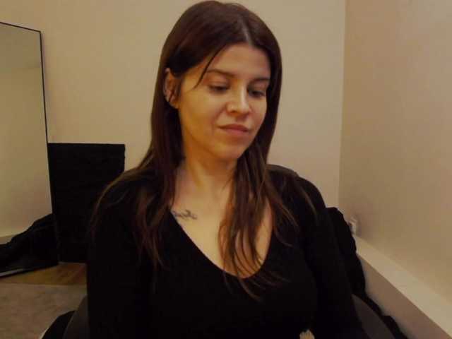 AryaJoliee