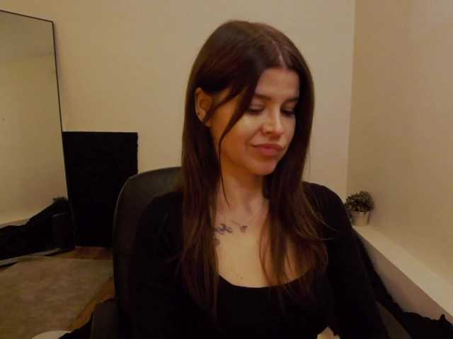 le modèle AryaJoliee est en webcam porno dans un show sur le site bongacams, il possède les tags suivants: White/Caucasian,Brunette,Shaved
