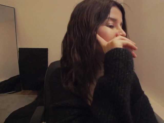 AryaJoliee