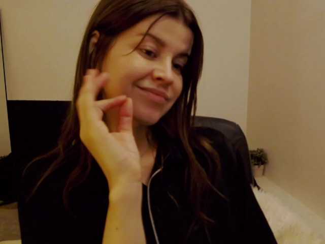 AryaJoliee