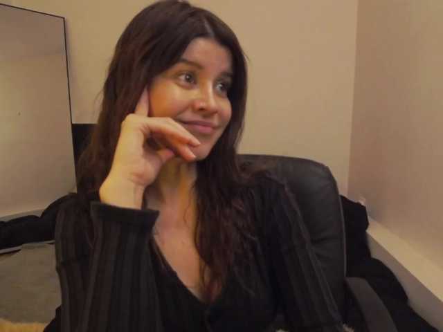 AryaJoliee
