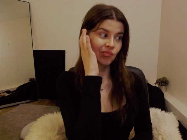 AryaJoliee