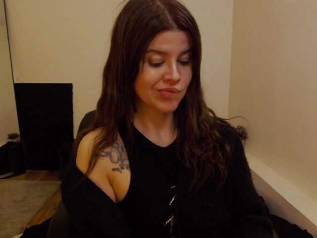 AryaJoliee