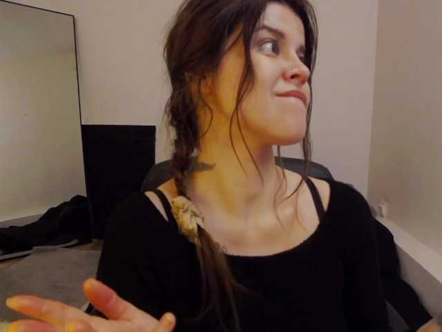 AryaJoliee