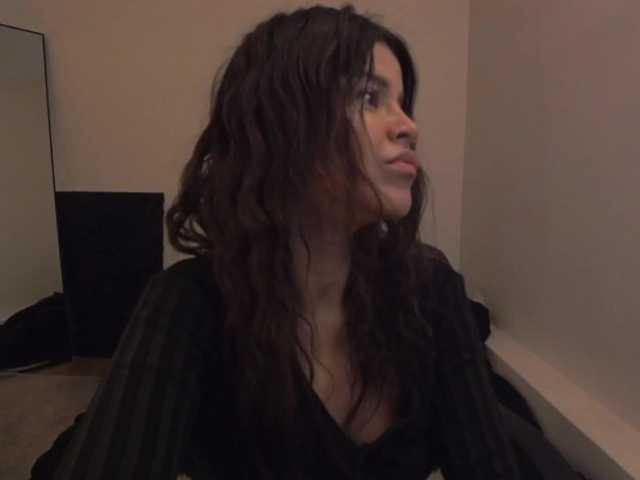 AryaJoliee