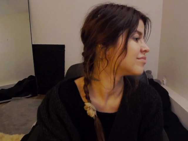 AryaJoliee