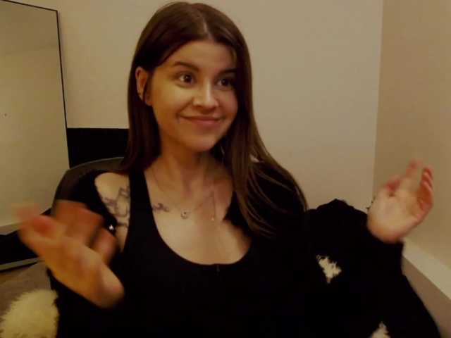 AryaJoliee