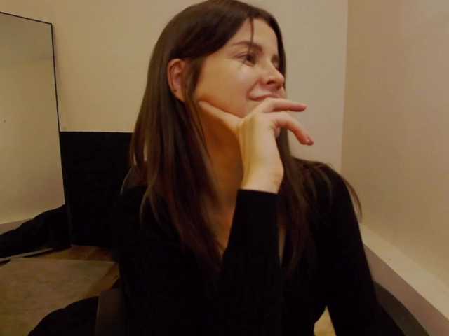 AryaJoliee
