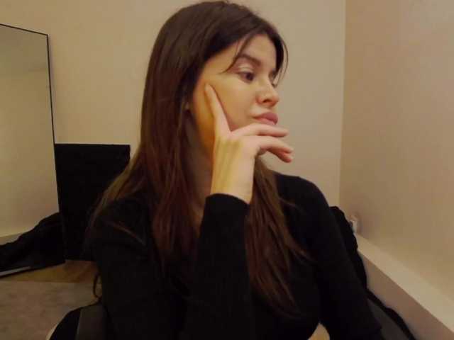 AryaJoliee