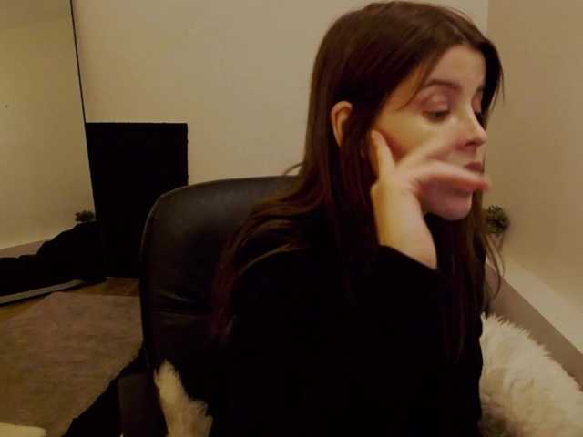 AryaJoliee
