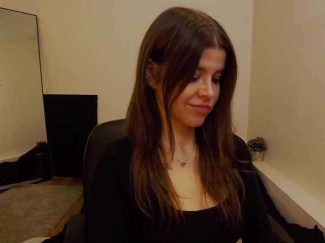 AryaJoliee