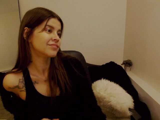 AryaJoliee