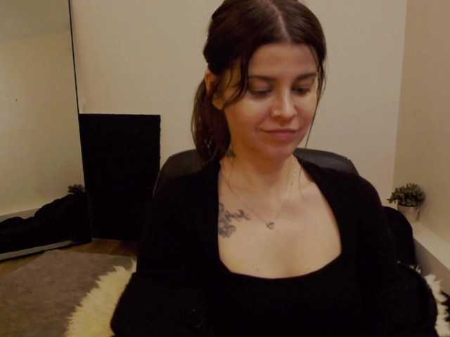 AryaJoliee