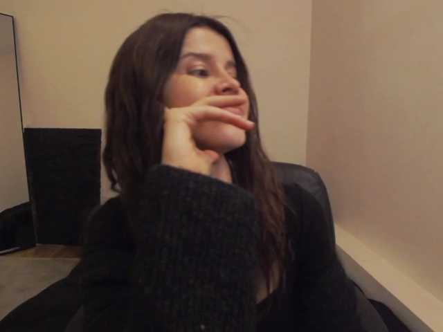 AryaJoliee