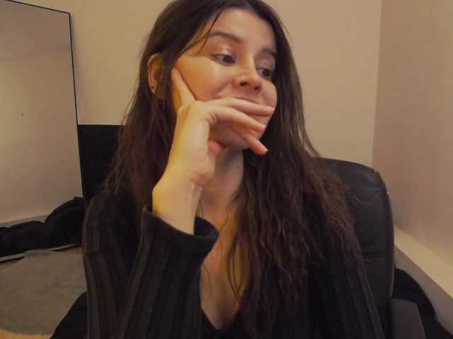 AryaJoliee