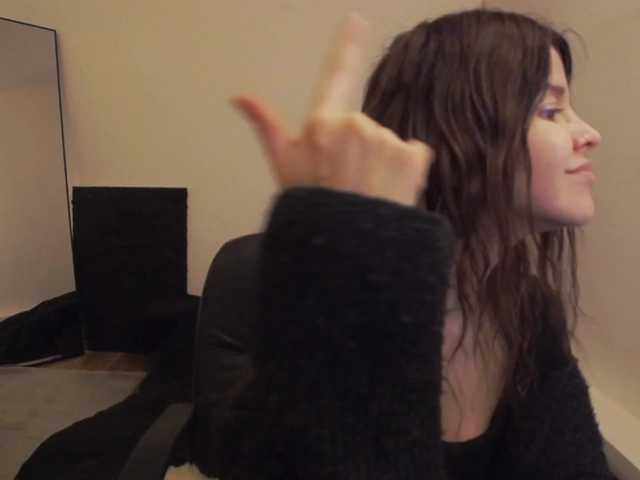 AryaJoliee
