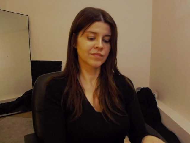 AryaJoliee