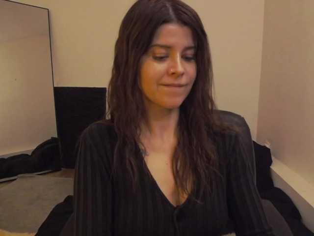 AryaJoliee