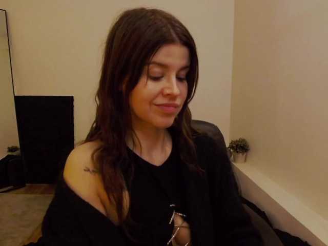 AryaJoliee