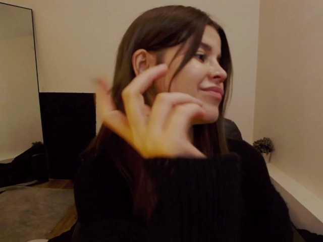 AryaJoliee