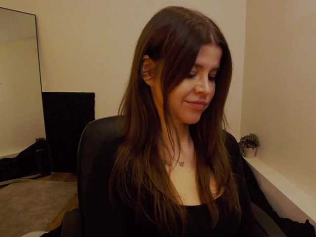AryaJoliee